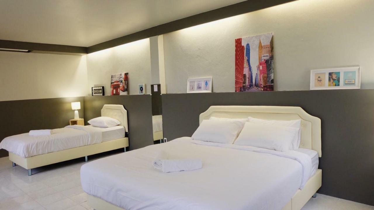 Why Not House Hostel Chiang Mai Buitenkant foto