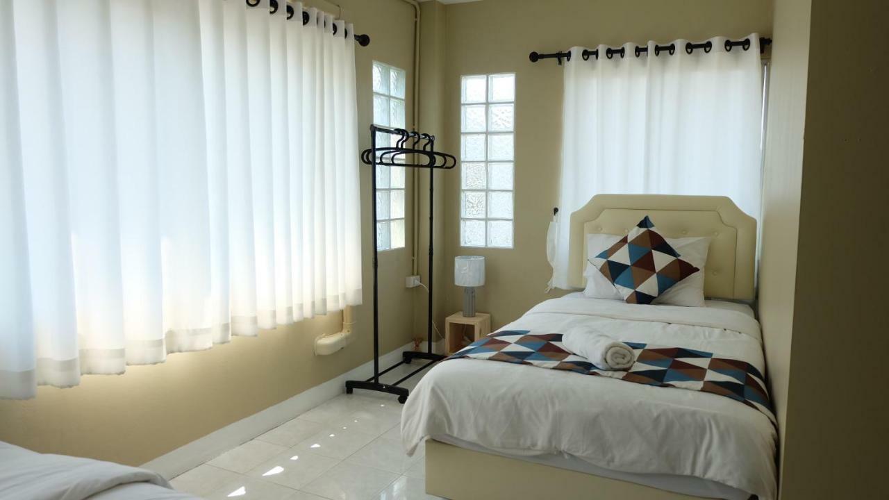 Why Not House Hostel Chiang Mai Buitenkant foto