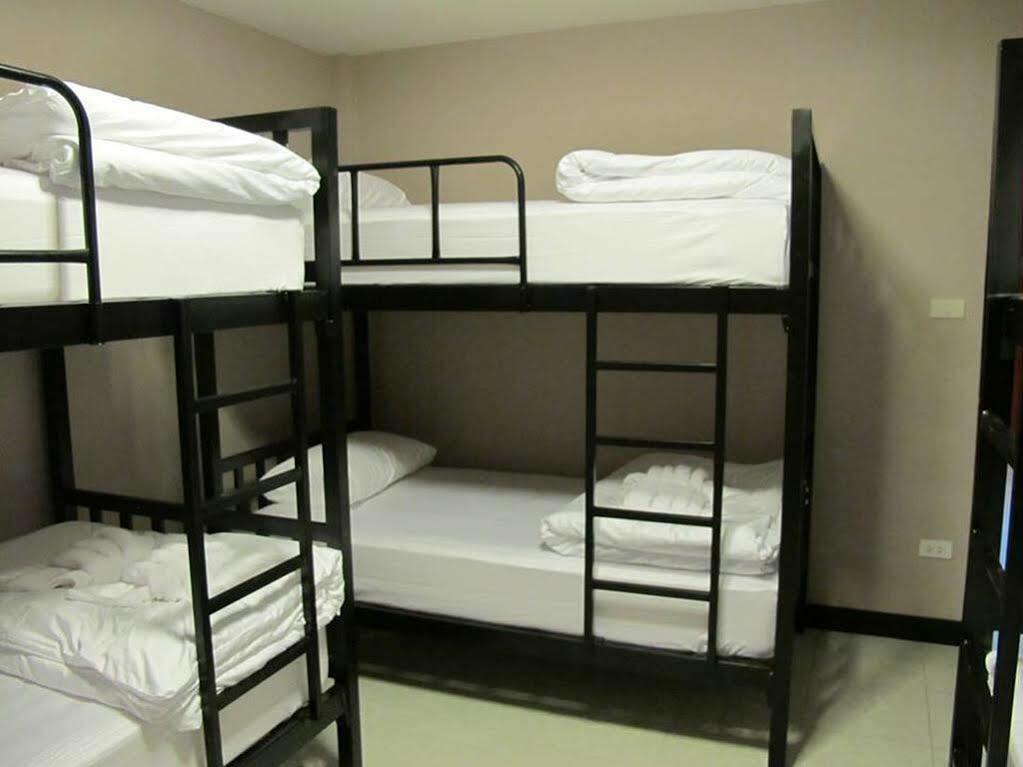 Why Not House Hostel Chiang Mai Buitenkant foto
