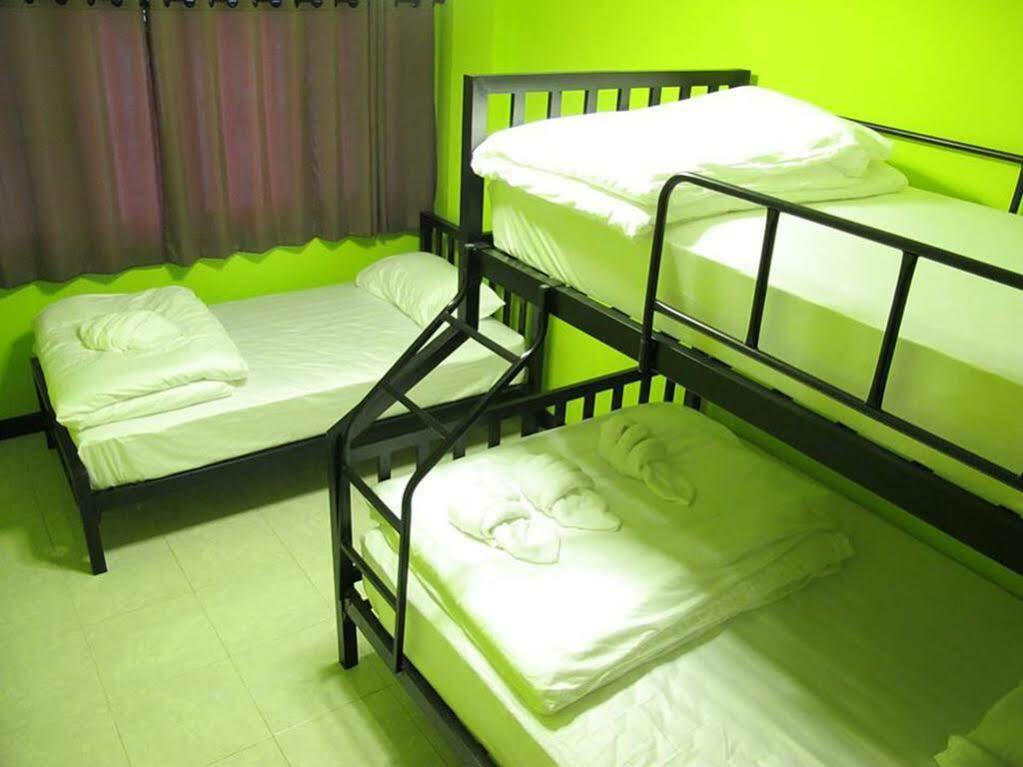 Why Not House Hostel Chiang Mai Buitenkant foto